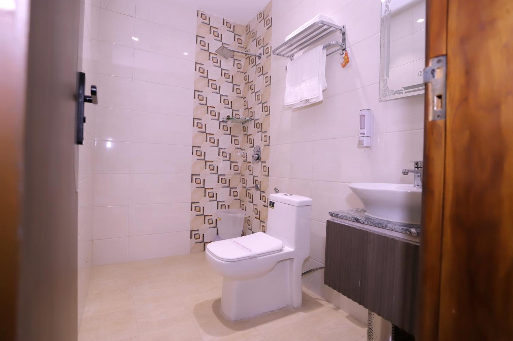 Hotel Nirvana Inn - Near Expo Mart Greater Noida Esterno foto