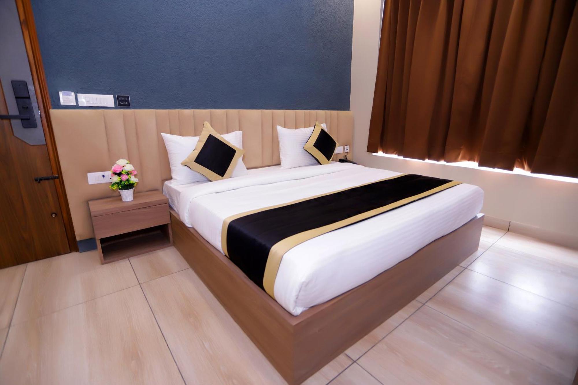 Hotel Nirvana Inn - Near Expo Mart Greater Noida Esterno foto